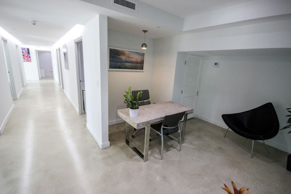 CityDesk 350 Miami Ave