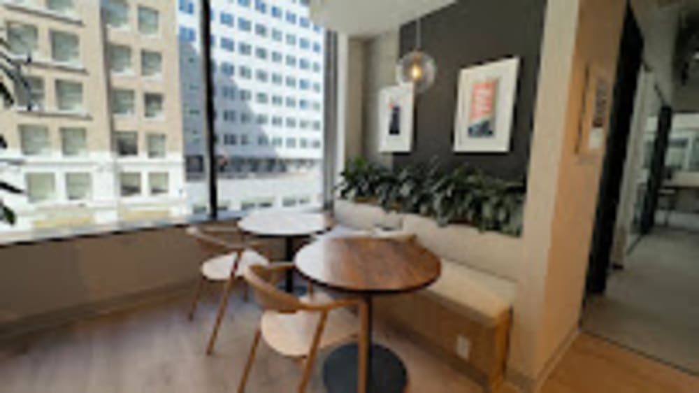 Industrious  400 University Street