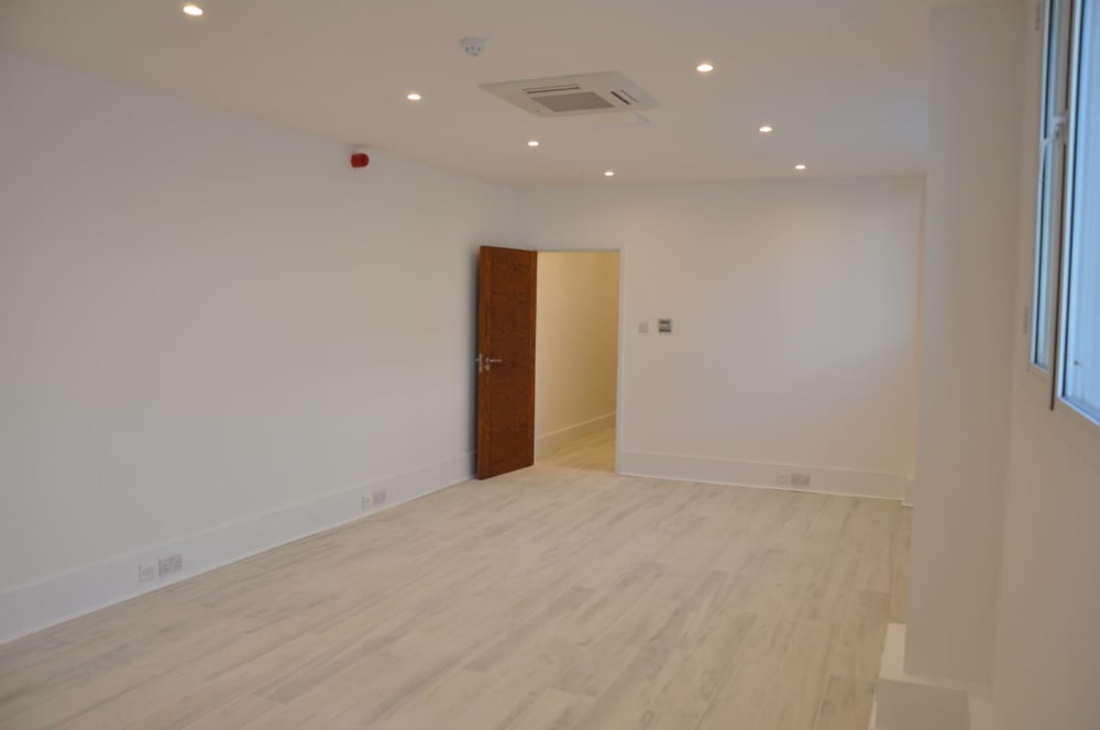 Vineyards Ltd London 36 Gloucester Avenue