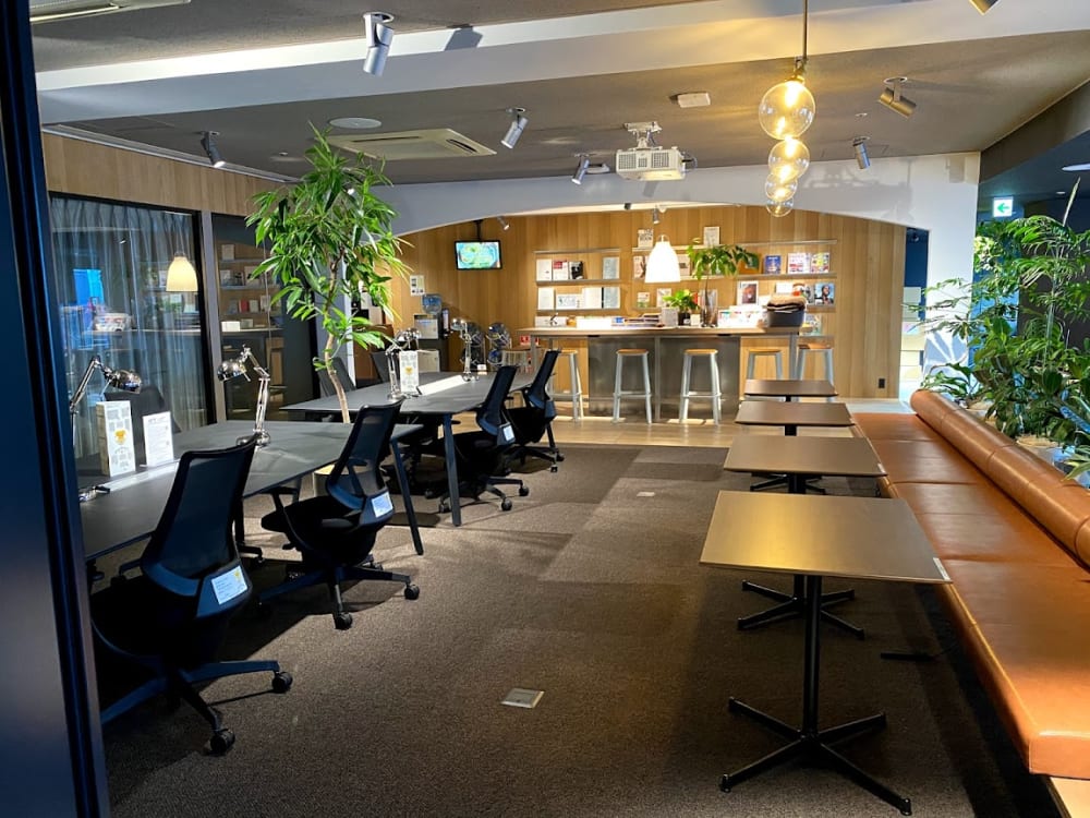 H¹T Shinjuku West Exit