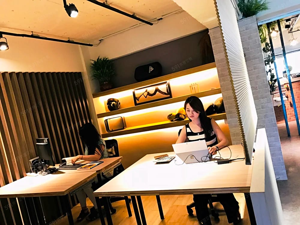 HOUR JUNGLE COWORKING