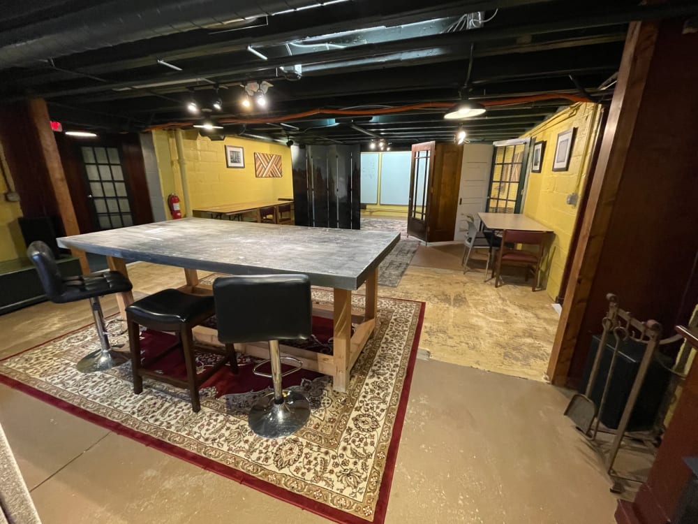 Big Easy Desk Coworking-Cuyahoga Falls