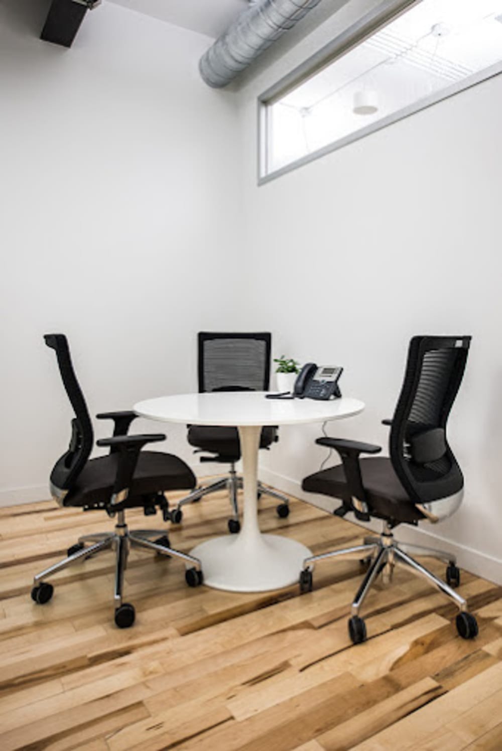 iQ Offices Yonge St- Toronto