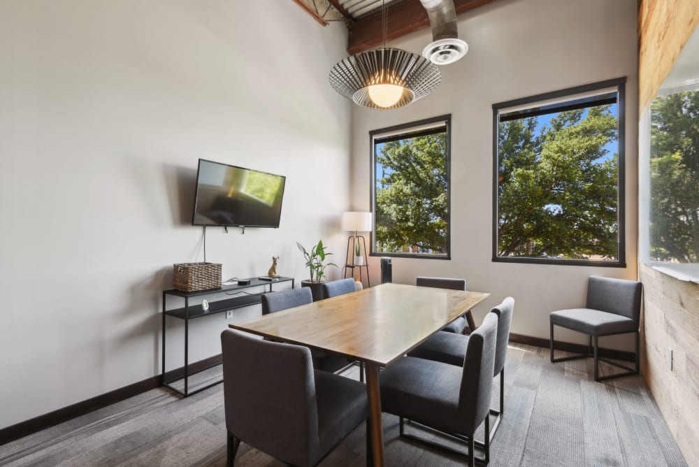 Common Desk Anderson Lane