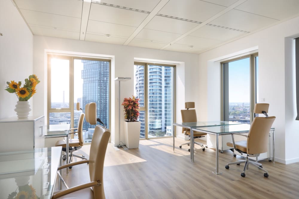 K-1 BusinessClub Tower 185