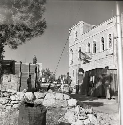 “…And a Wall Through Her Heart” - The City Line that Divided Jerusalem 1948-67, and a Glimpse at Today’s Municipal Borders