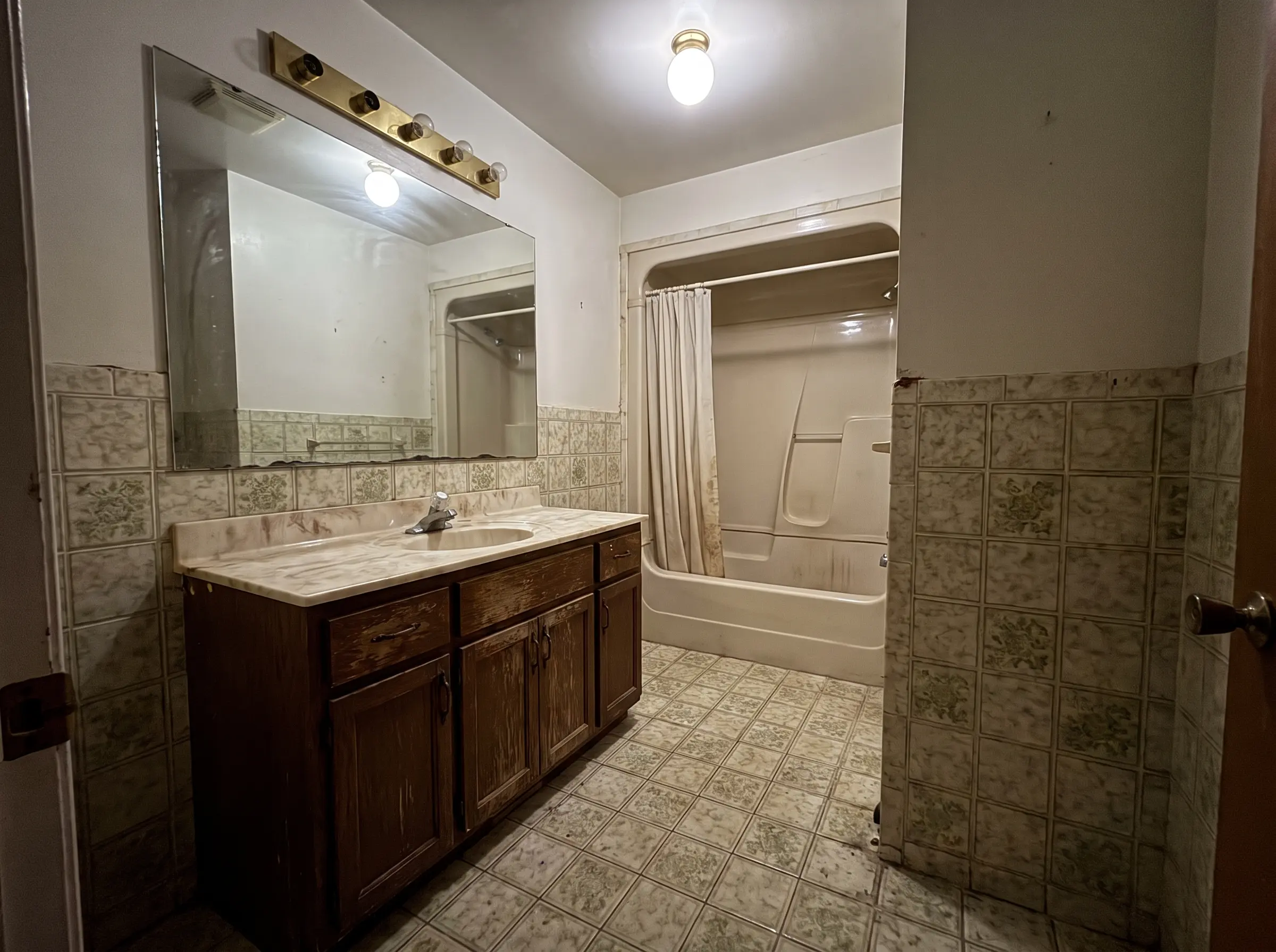 Bathroom before remodel
