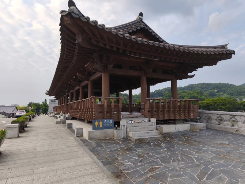 A peaceful view of Namcheon Bridge from afar, showing the scale of the structure
