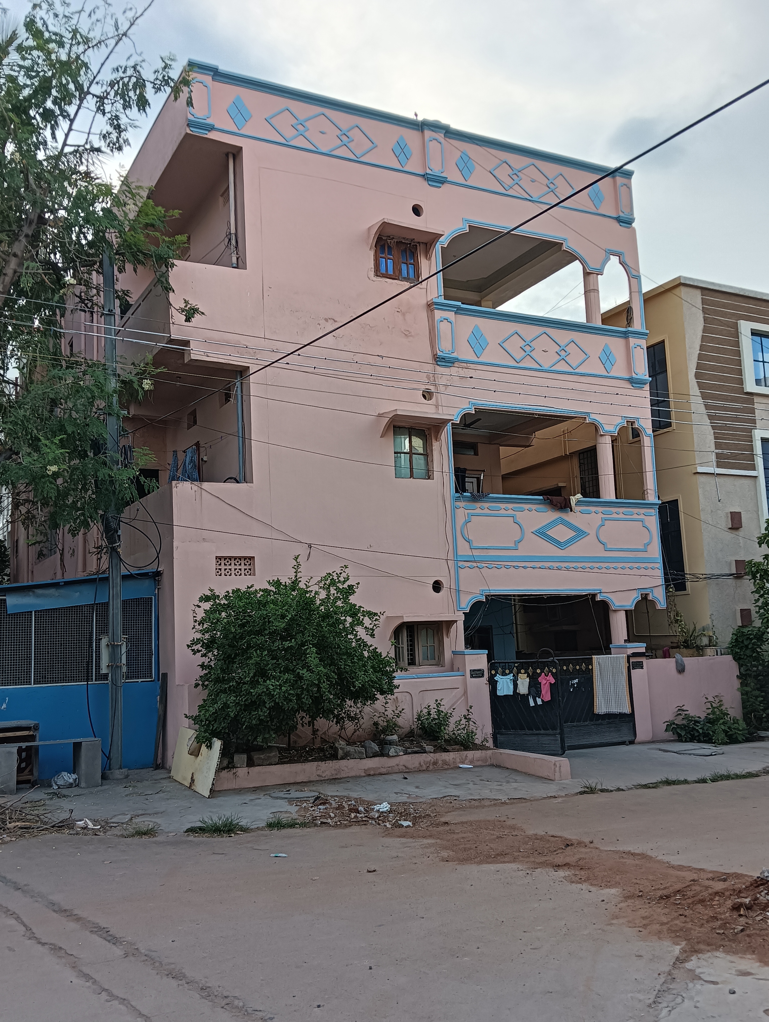 200 Sqyds G+2 house Fr sale at BHEL new mig