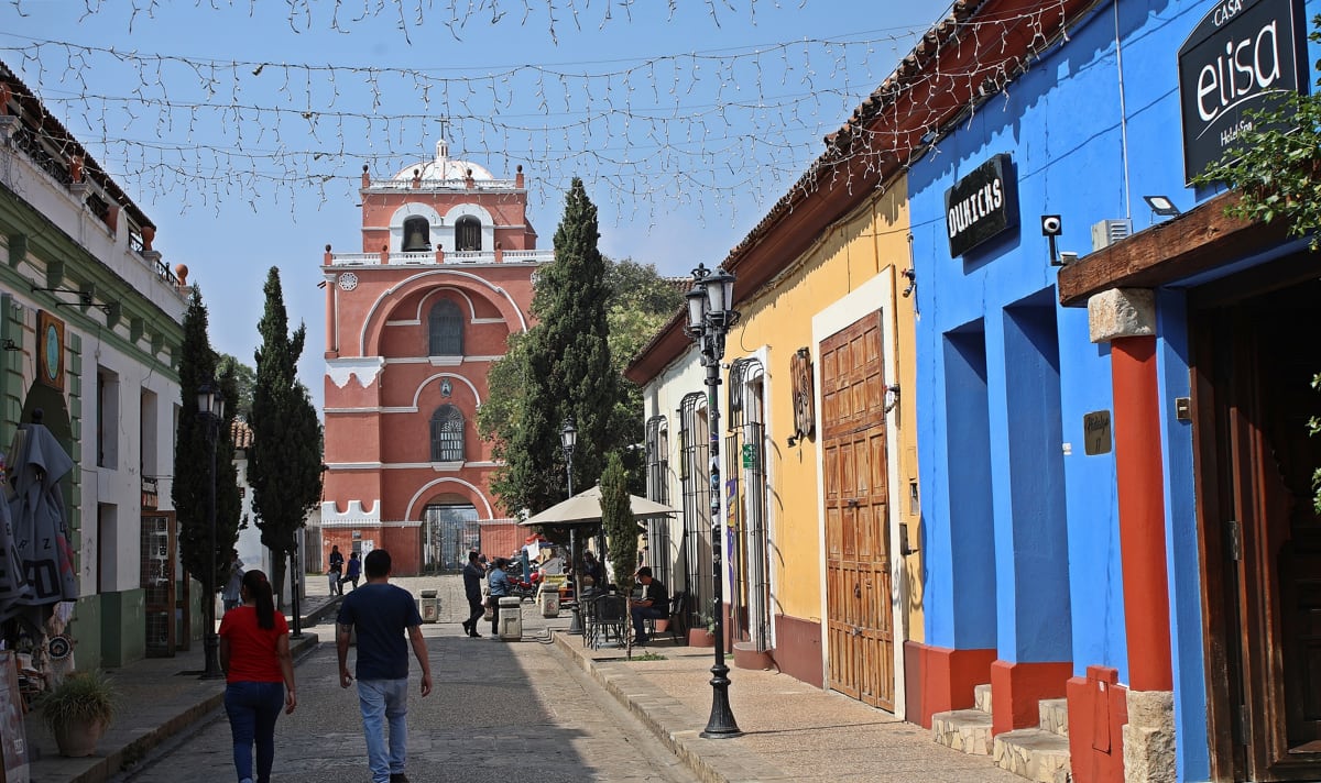 San Cristobal de las Casas Christmas lights street