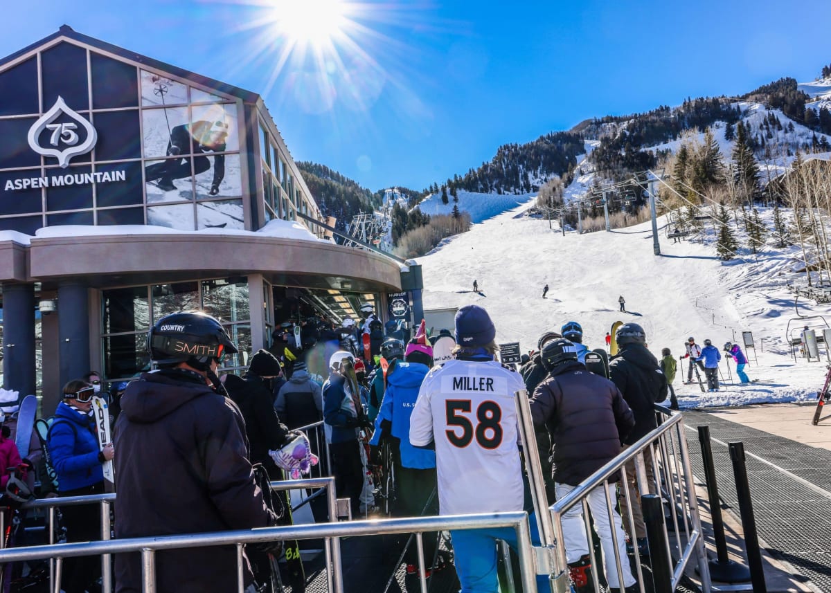aspen winter ski resort bluebird day mountain view