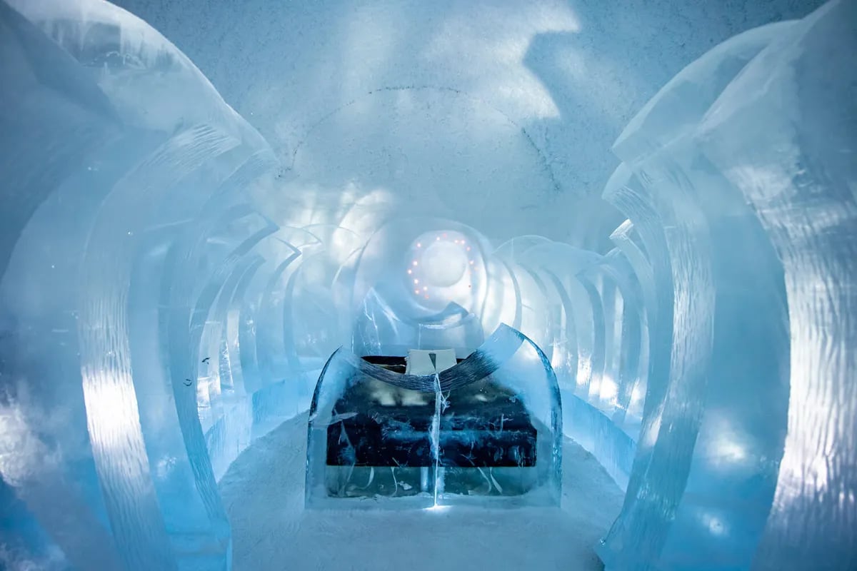ICEHOTEL Jukkasjärvi art suite ice sculpture