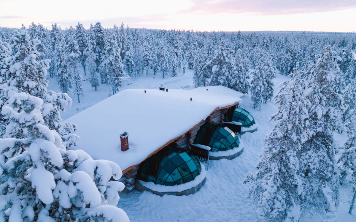 Kakslauttanen glass igloo Finland night