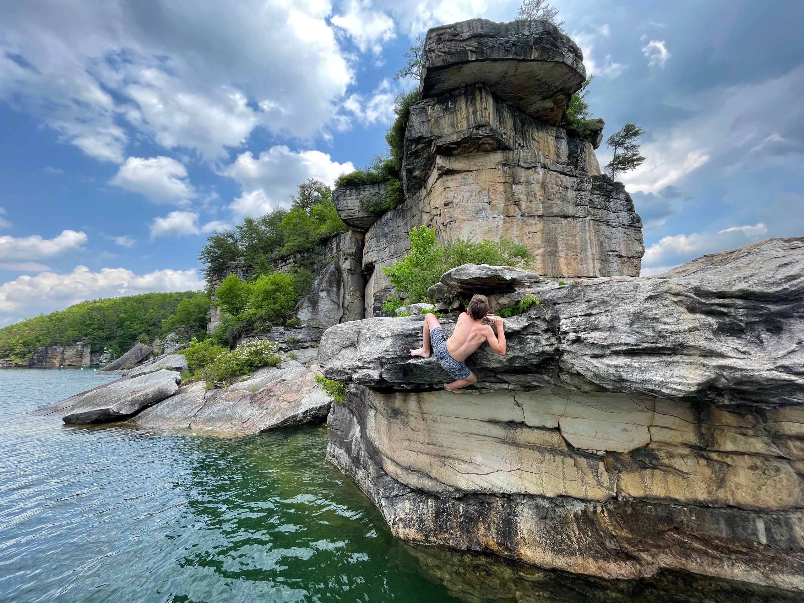 Summersville Lake West Virginia rock cliffs boats
