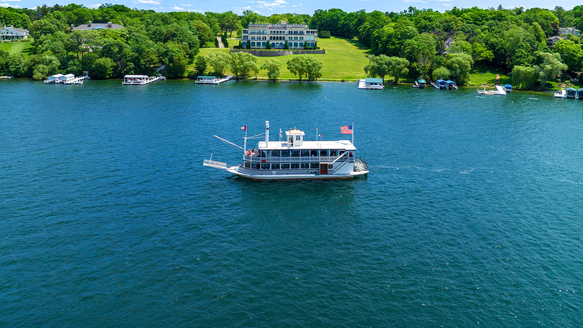 Lake Geneva Wisconsin boat tour