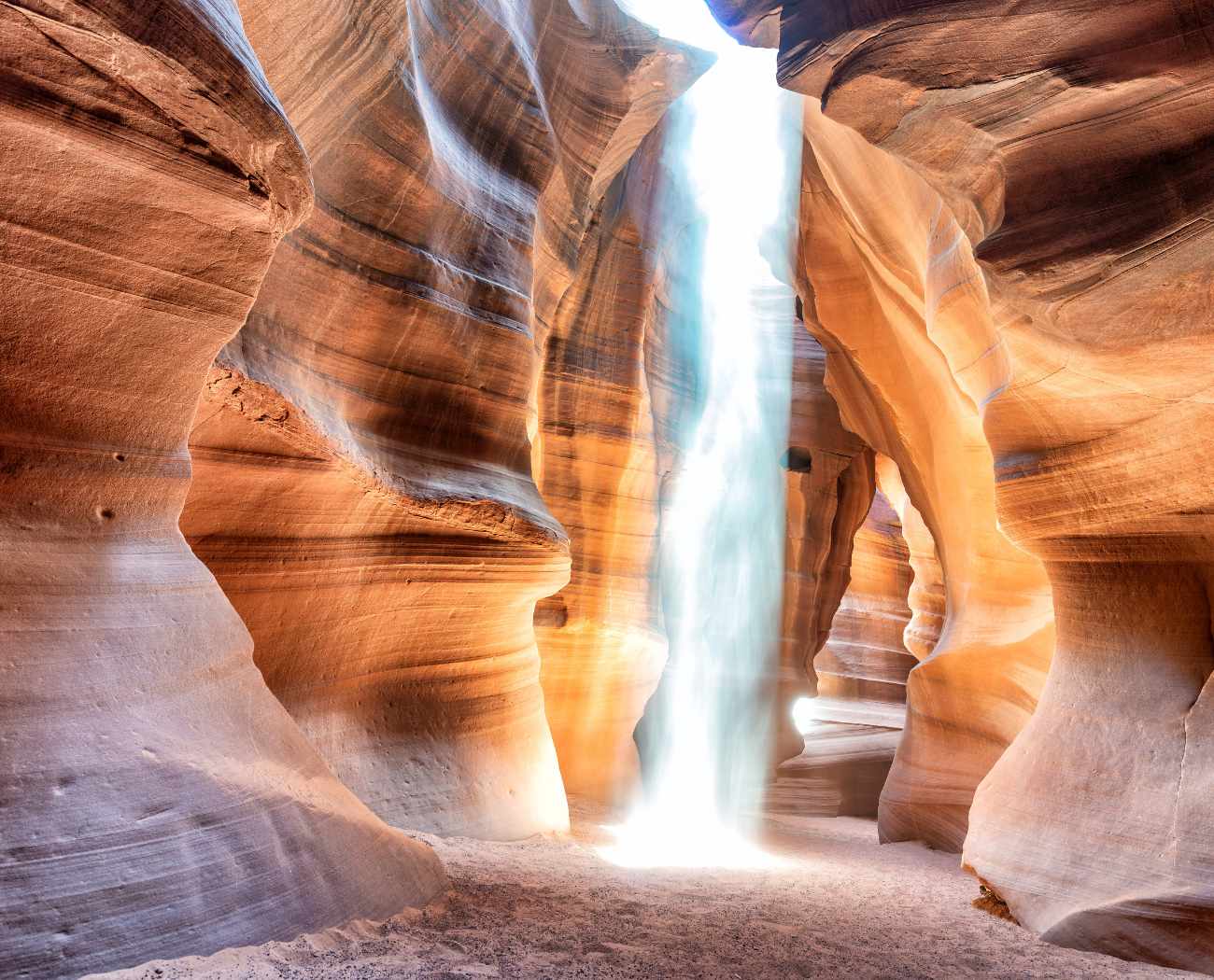 antelope-canyon-light-beams