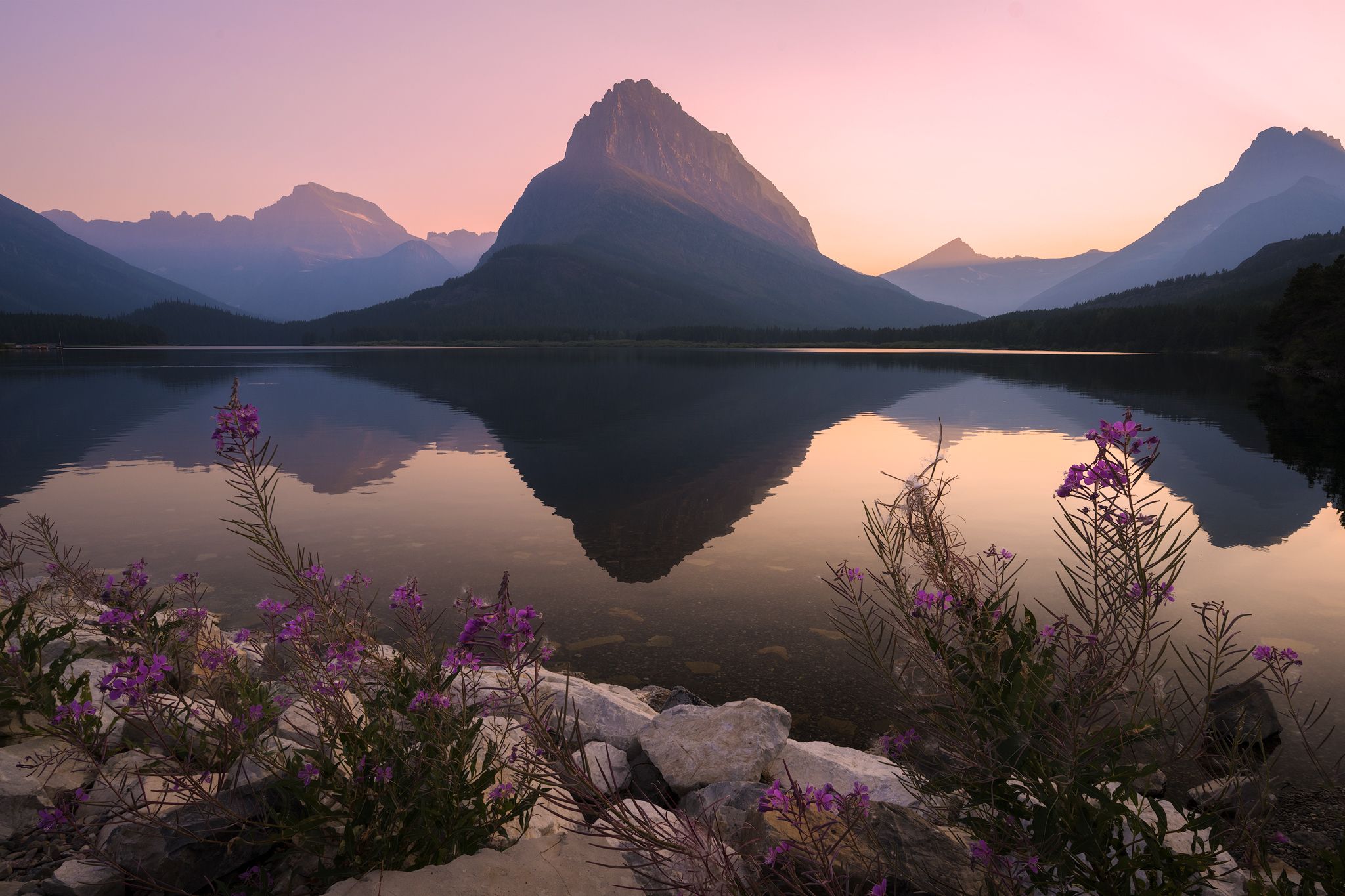 glacier-national-park-summer-landscape