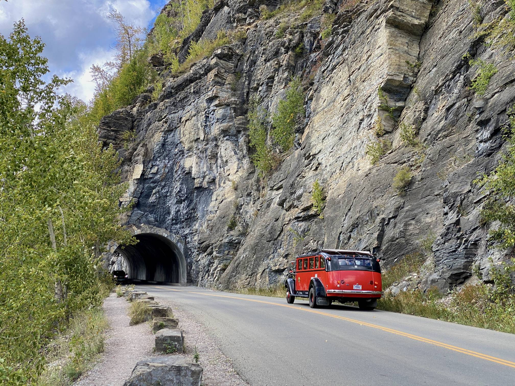 glacier-national-park-going-to-the-sun-road-scenic
