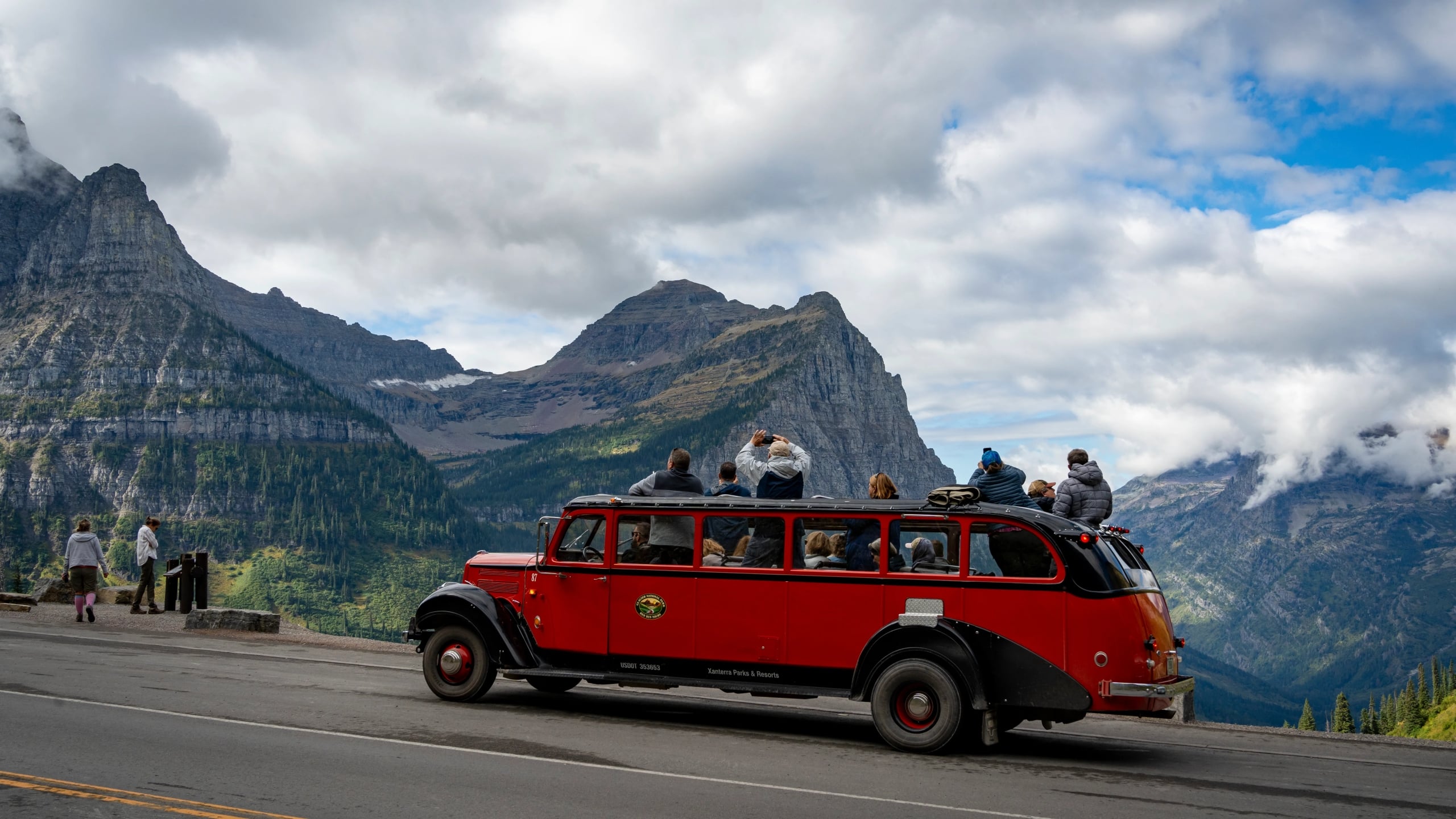 historic-red-bus-tour-glacier-national-park