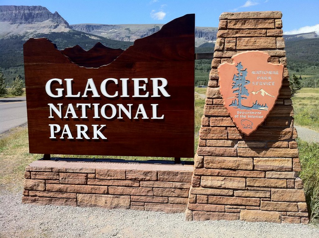 glacier-national-park-entrance-sign