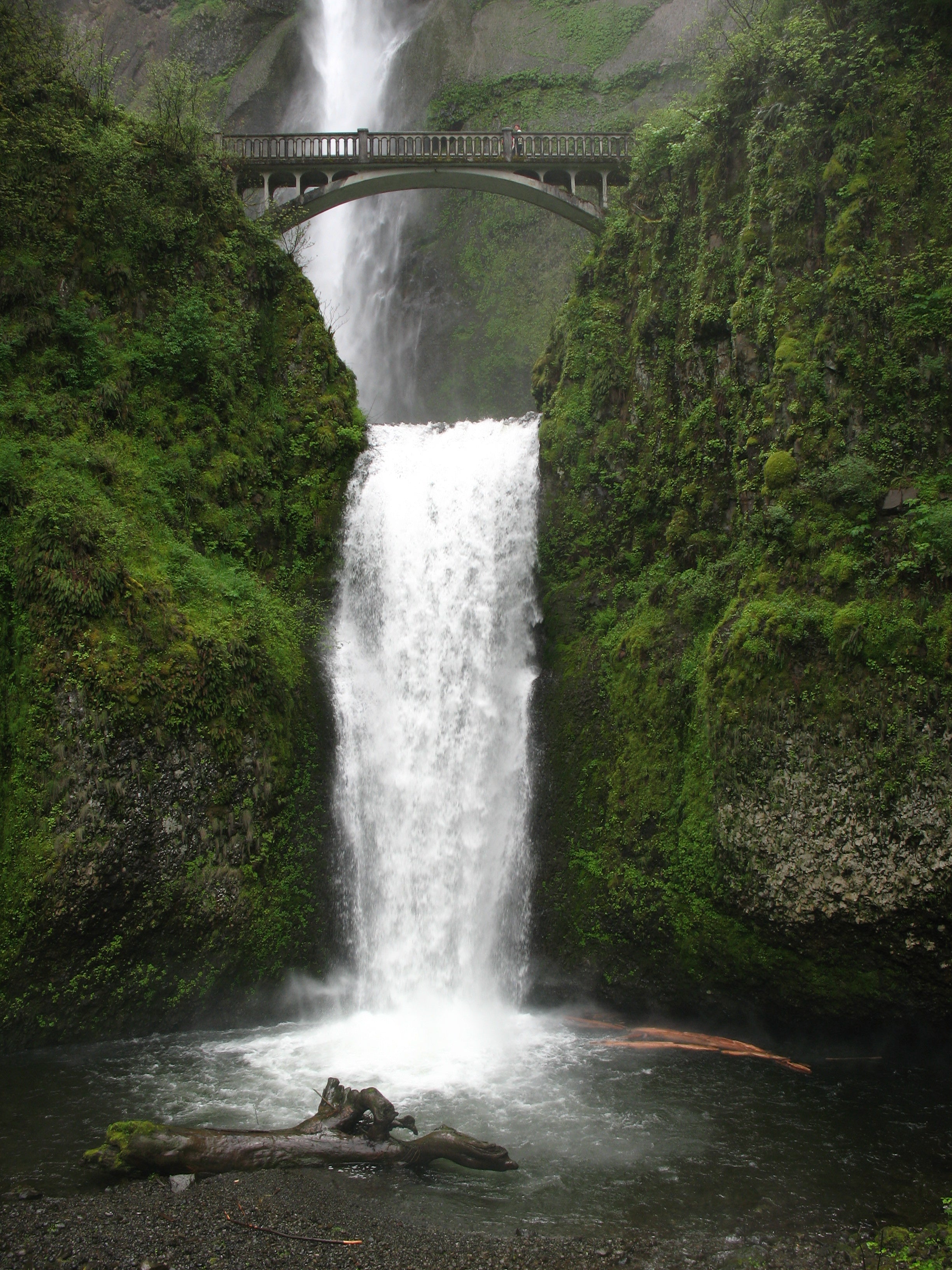 waterfall hikes pacific northwest