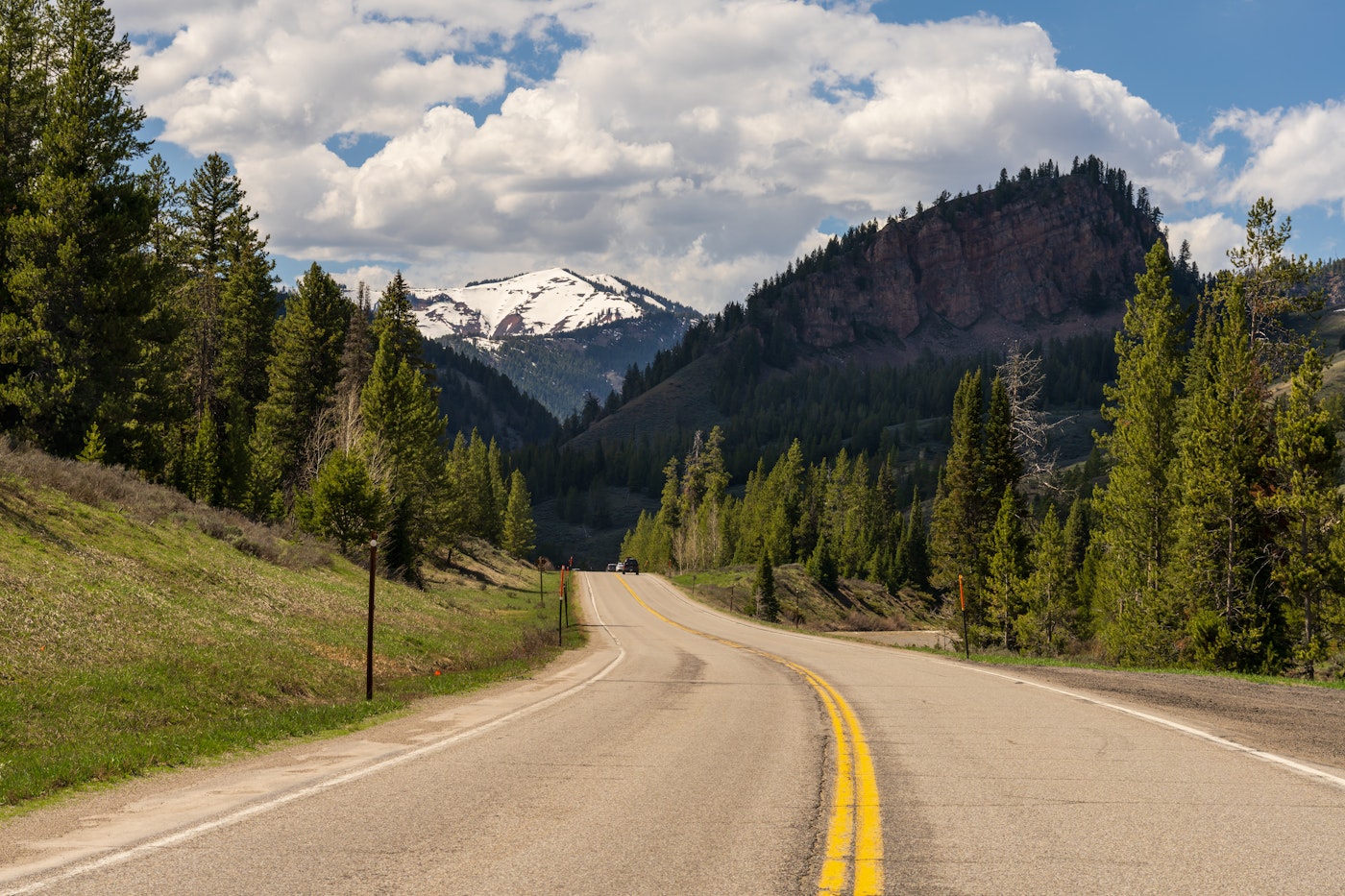 scenic-mountain-road-trip-summer