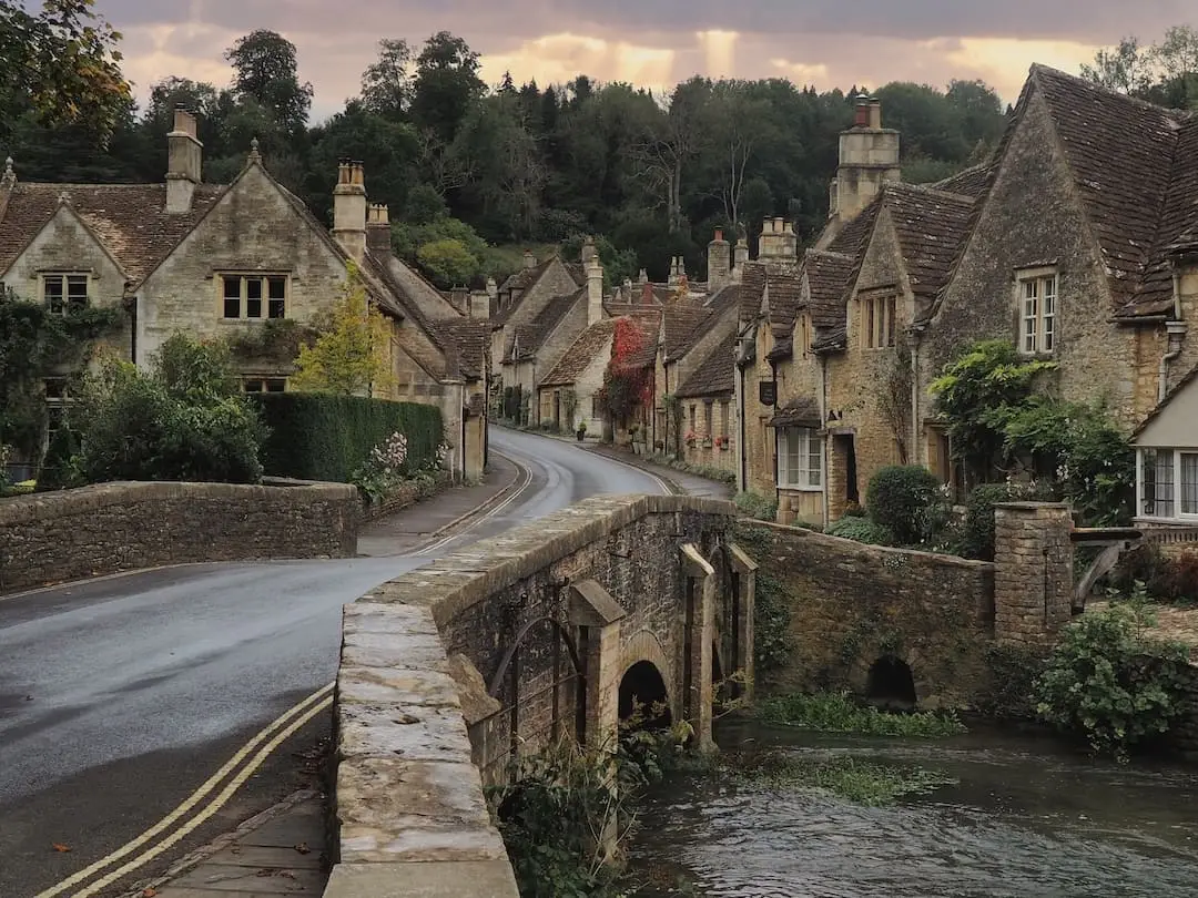 castle combe cotswolds stone cottages