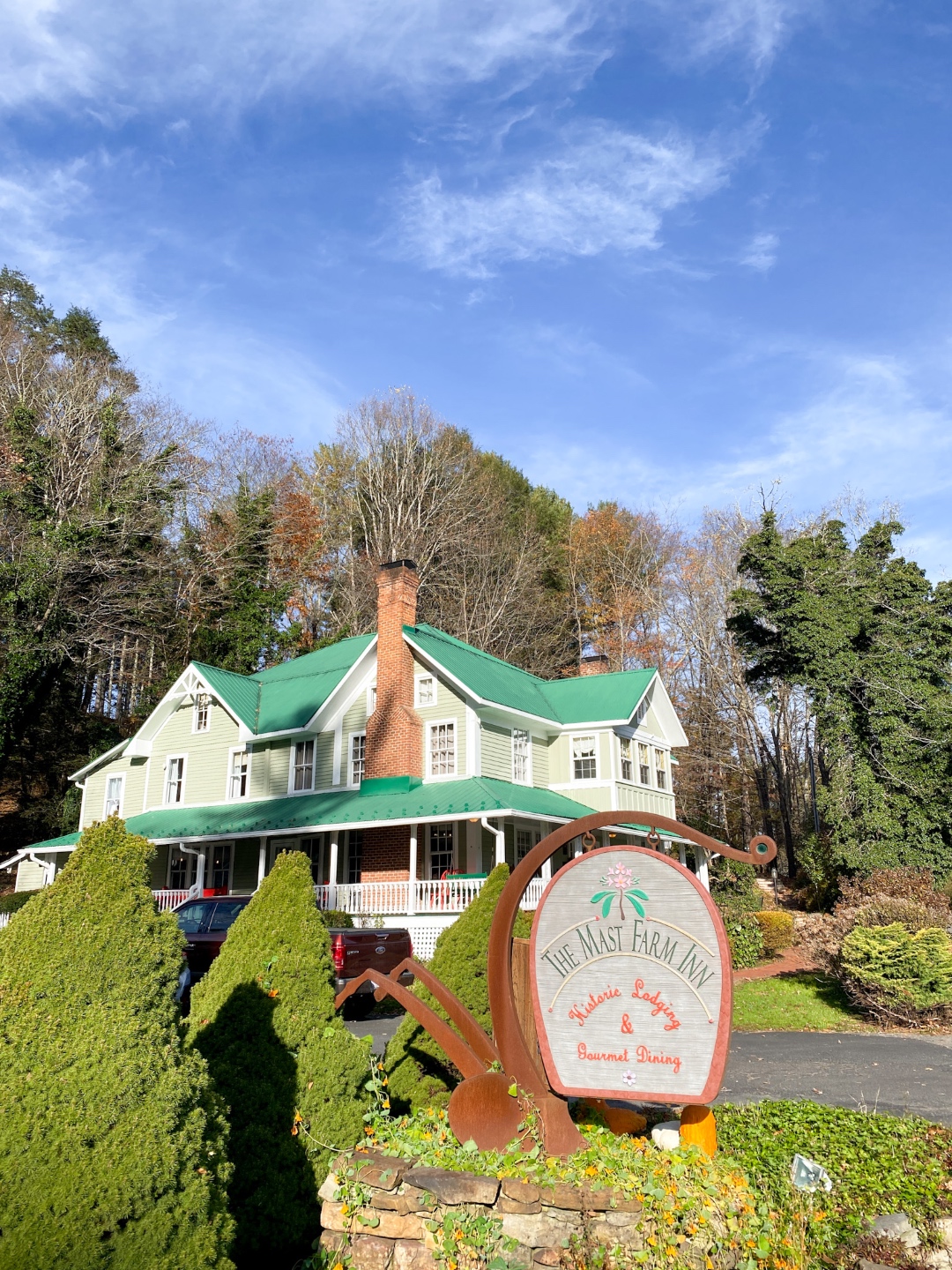 Valle Crucis North Carolina fall mountain inn