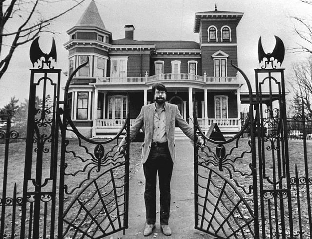 stephen king house bangor maine