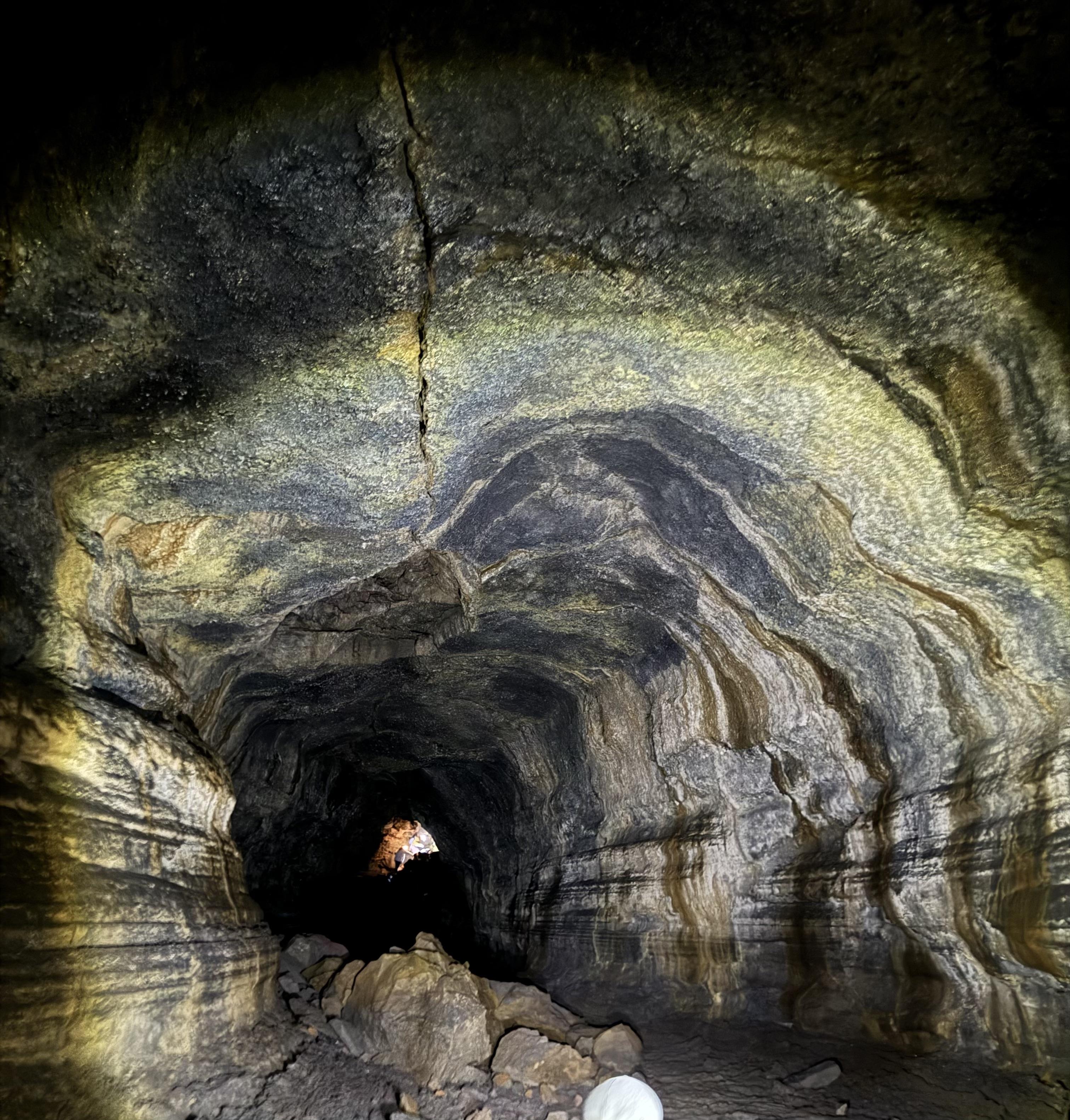 ape cave mount st helens fall hiking