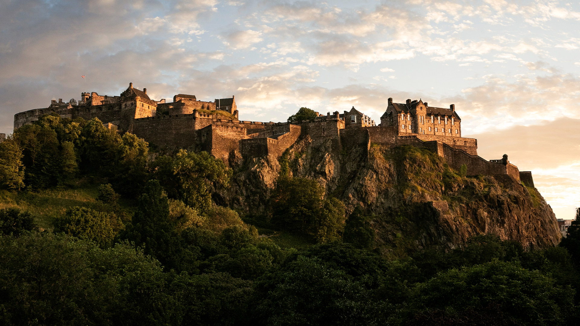 edinburgh castle autumn scotland