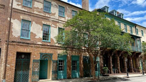 Charleston South Carolina haunted graveyard cobblestone