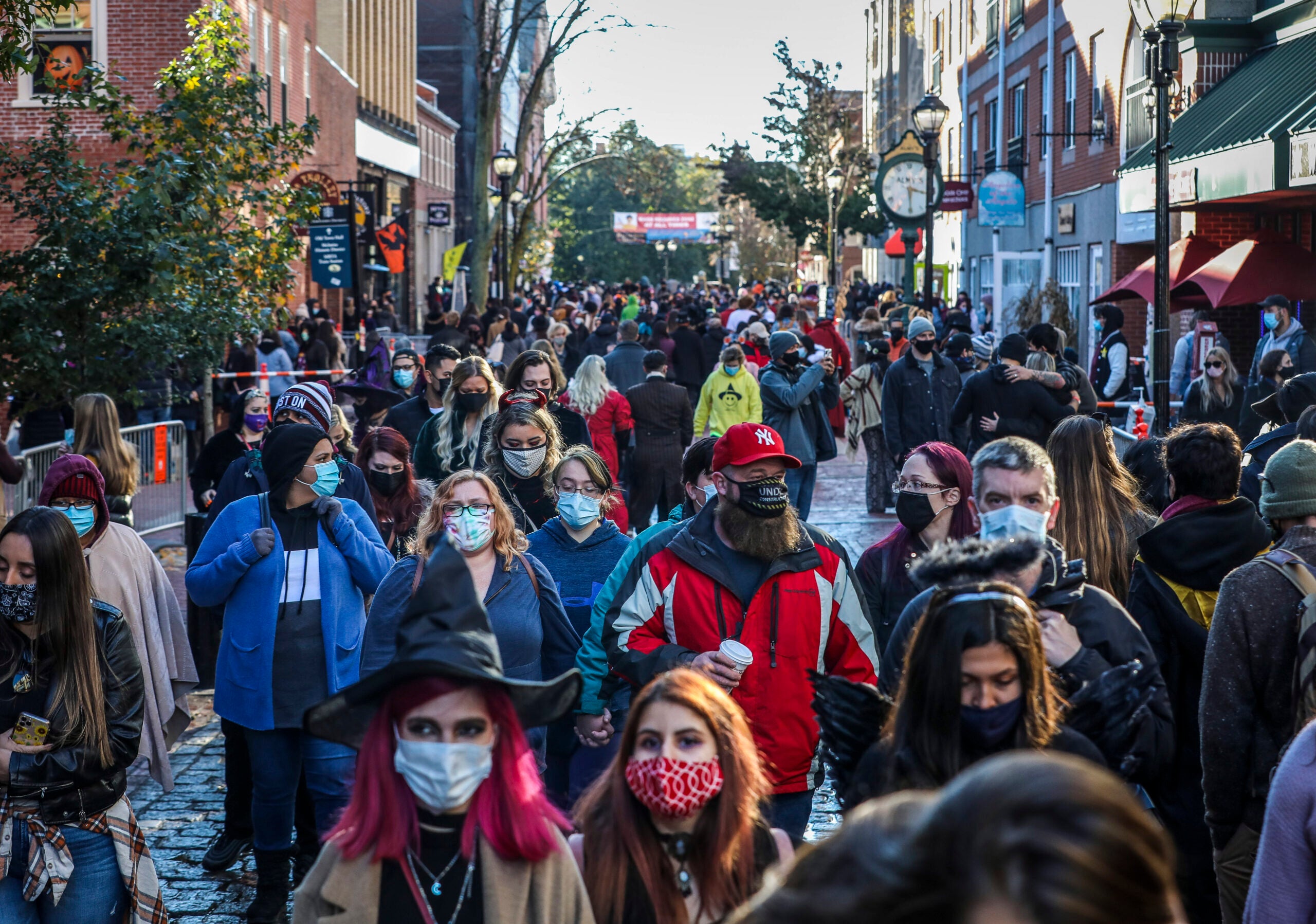 salem halloween crowd october