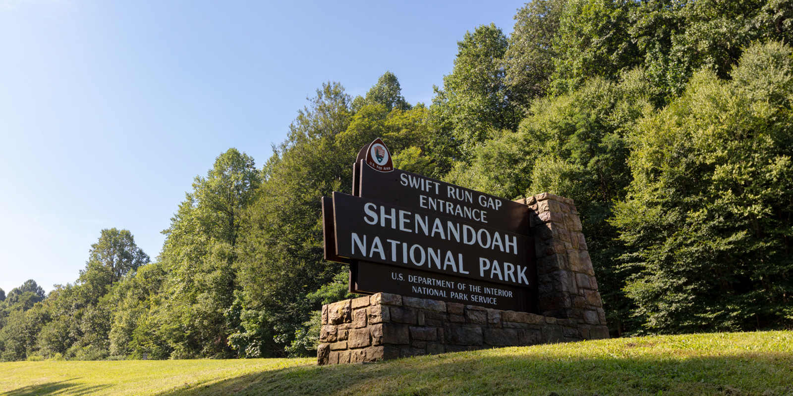 Skyline Drive entrance sign Shenandoah National Park