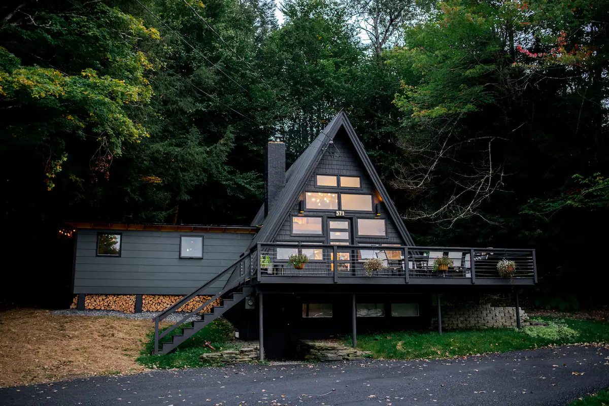 A-frame cabin in Stowe Vermont fall foliage