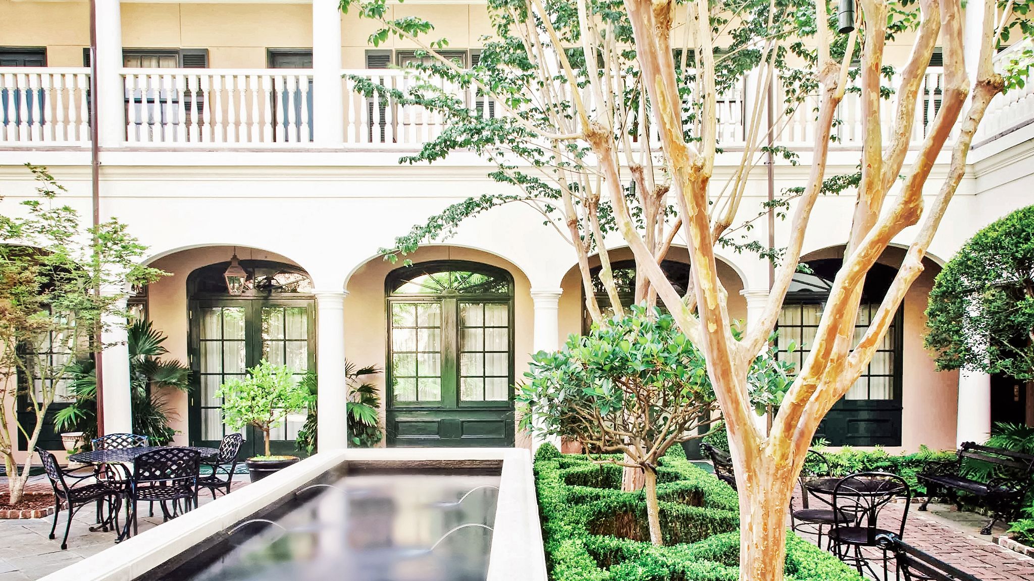 charleston boutique hotel romantic courtyard