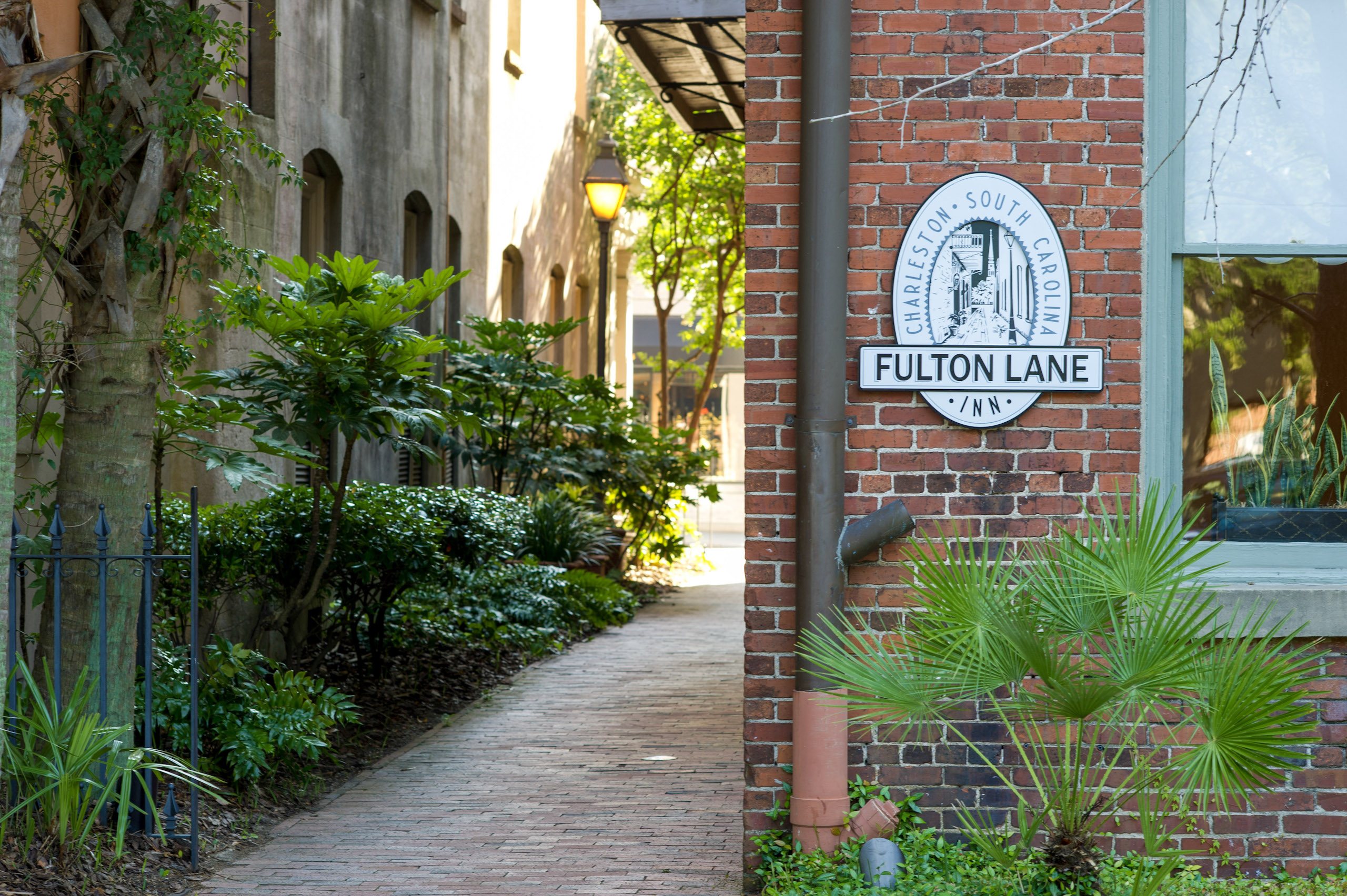 Fulton Lane Inn Charleston Old Southern courtyard