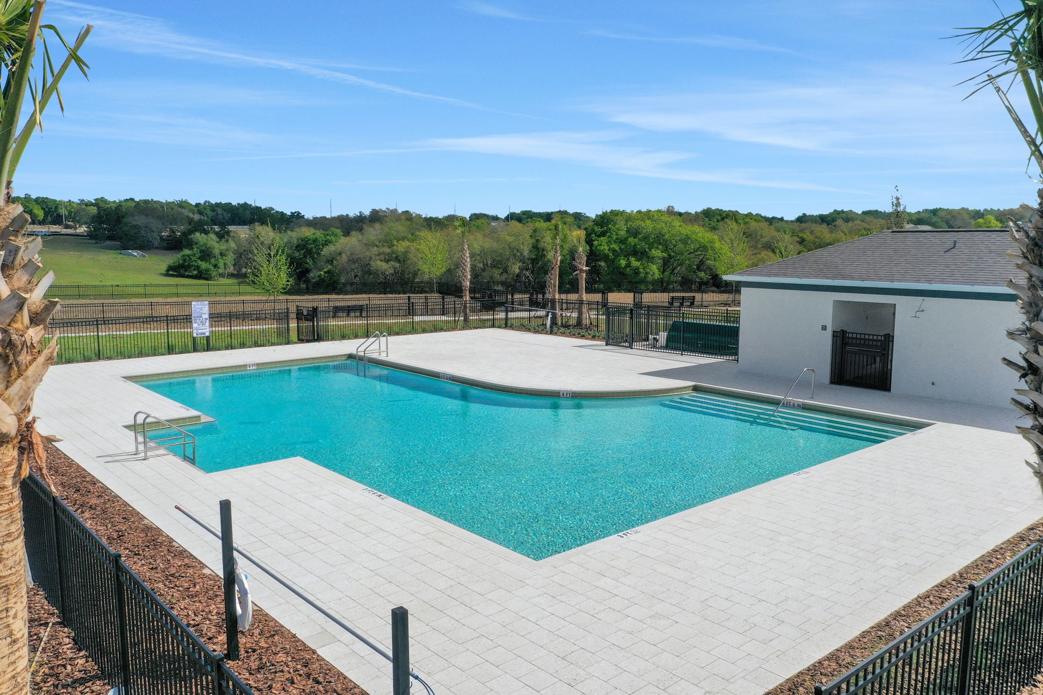 creekside lands inn charleston marsh pool