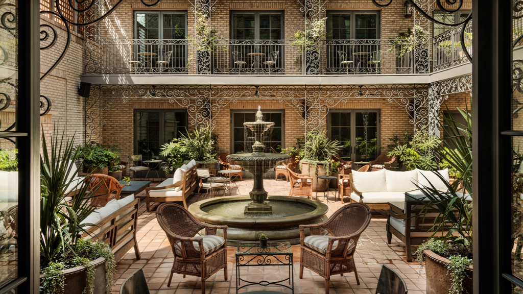 charleston boutique hotel historic courtyard