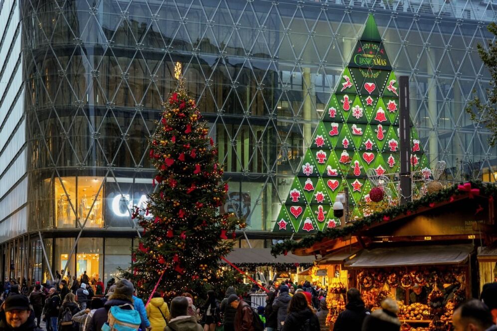 Budapest Christmas market Vörösmarty Square lights
