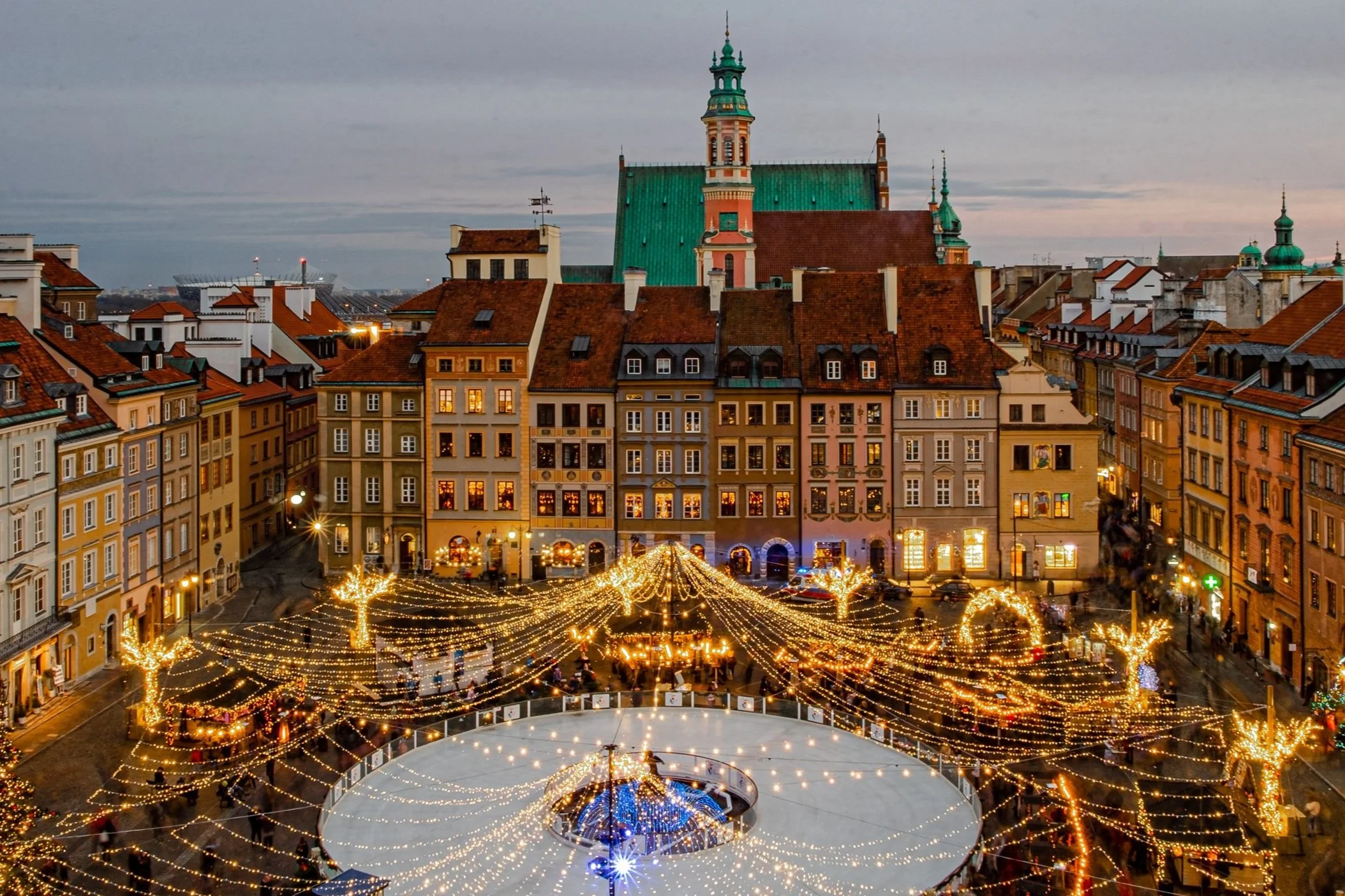 warsaw old town christmas market snow