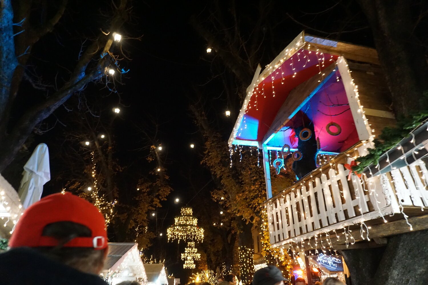 Zagreb Christmas market Strossmayer Promenade lights