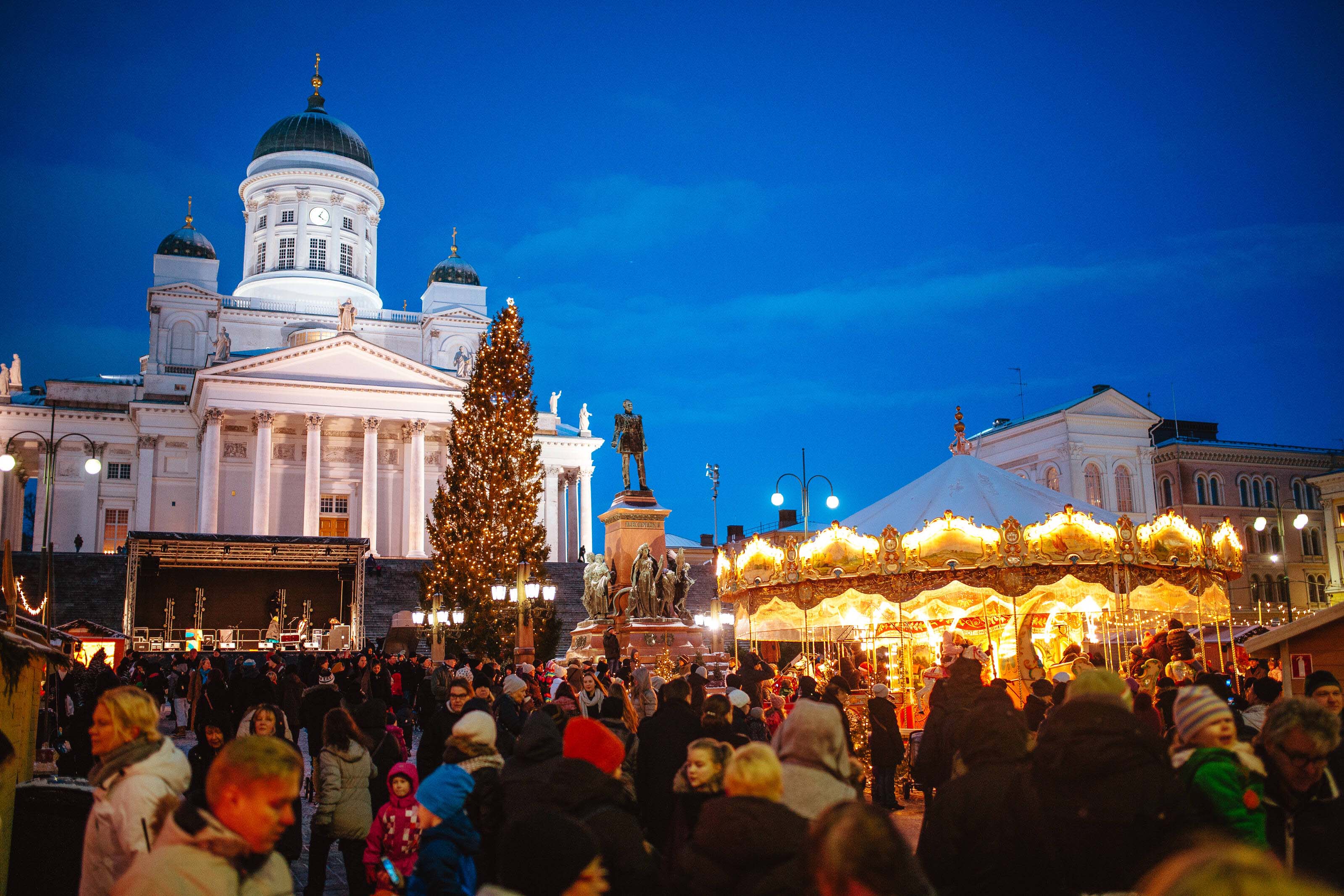 Helsinki Senate Square Christmas market snow