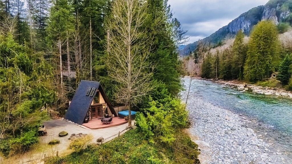 A-frame cabin hot tub snow Leavenworth Washington