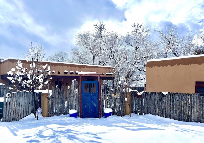 Santa Fe Canyon Road galleries winter