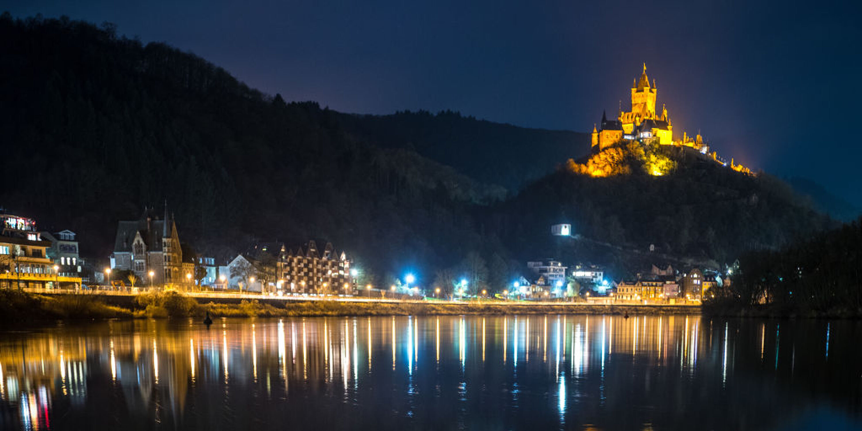 Mosel valley Christmas market vineyards castle