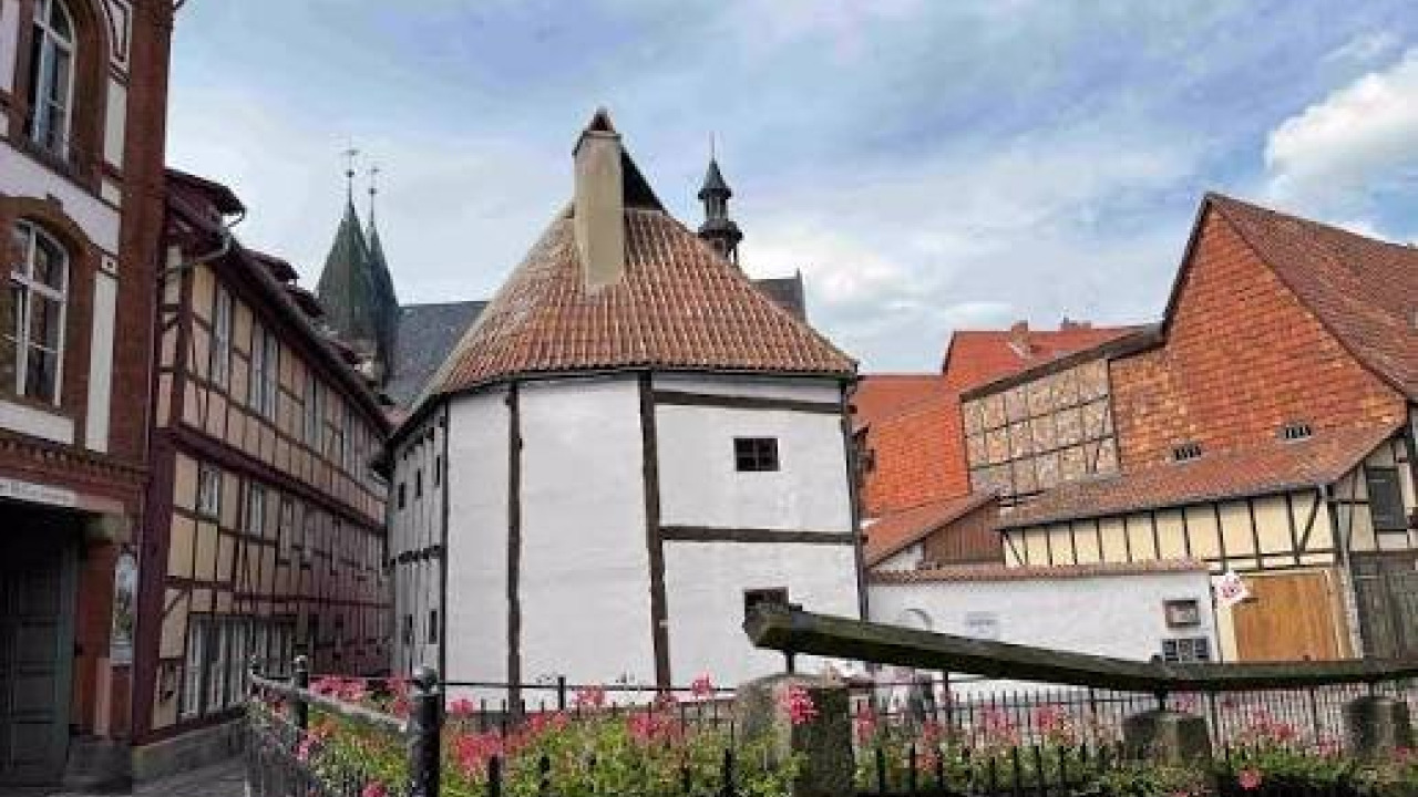 Quedlinburg half-timbered houses snow Christmas