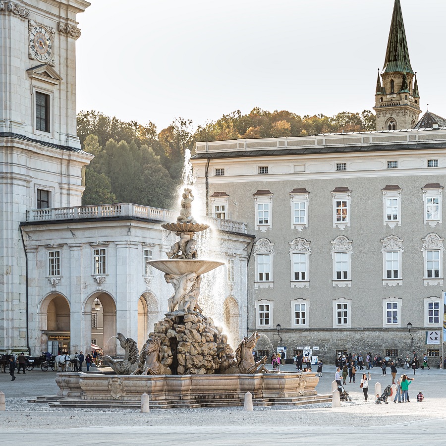Domquartier Dombogenterrasse Salzburg cathedral terrace view