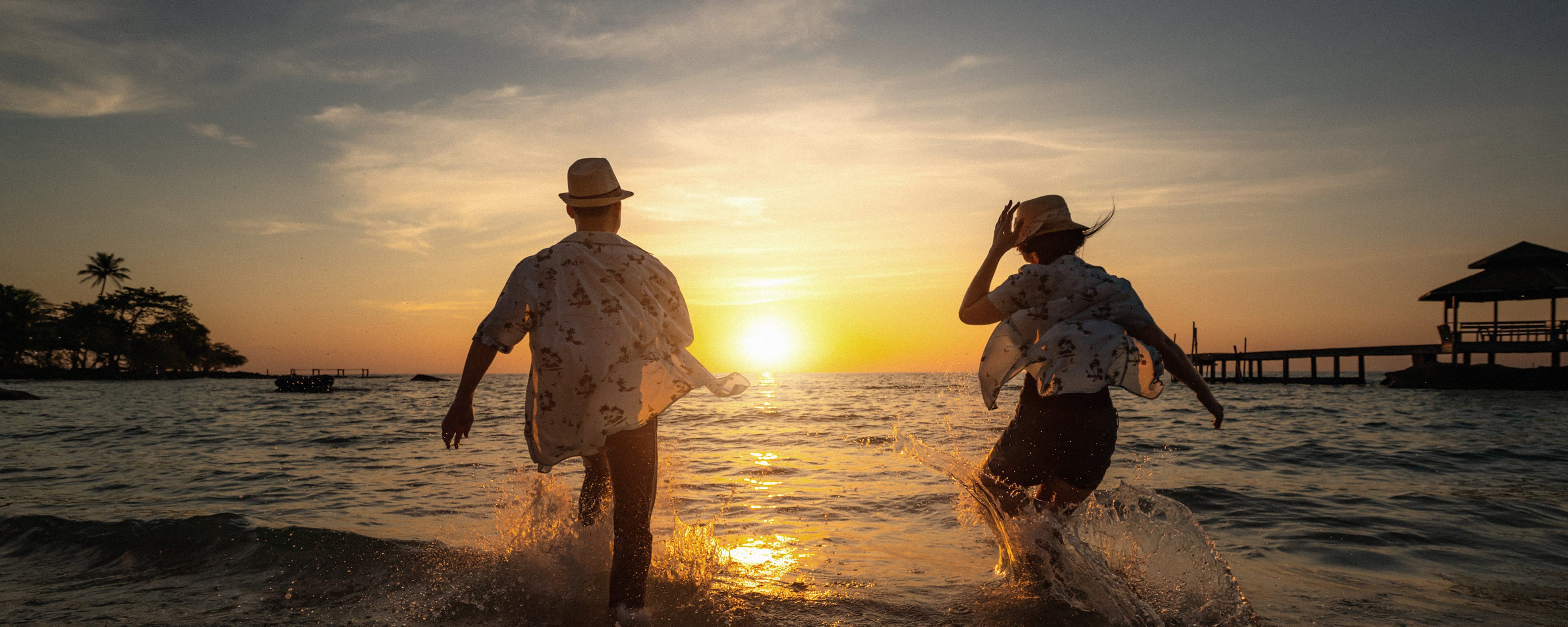 Hawaii couples beach sunset romantic winter