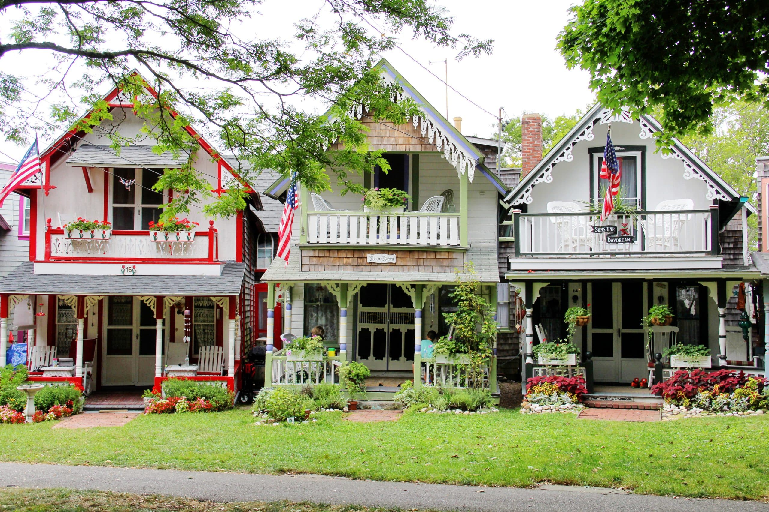 oak bluffs gingerbread cottage marthas vineyard